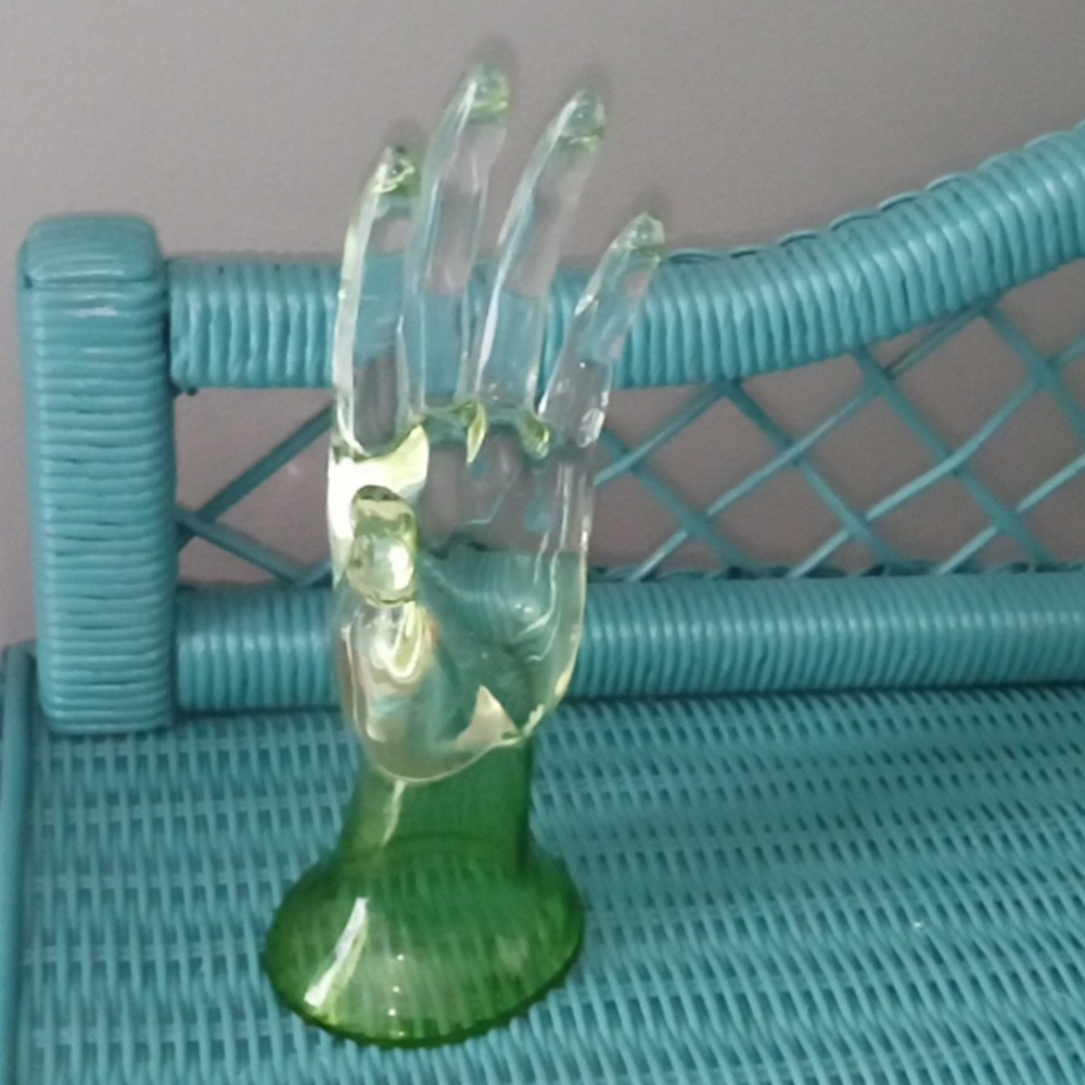 Vintage Acrylic Hand Display - Picture 2 of 7